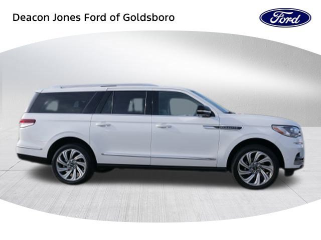 Used 2024 Lincoln Navigator L Reserve image 2
