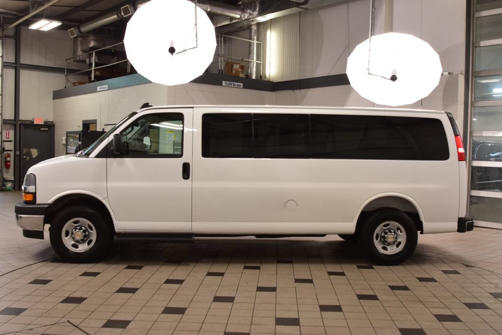 Used 2025 Chevrolet Express 3500 LT w/ LT Preferred Equipment Group RWD image 3