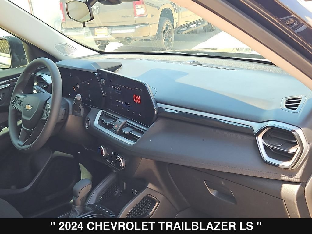 Used 2024 Chevrolet TrailBlazer LS w/ LS Convenience Package FWD image 28