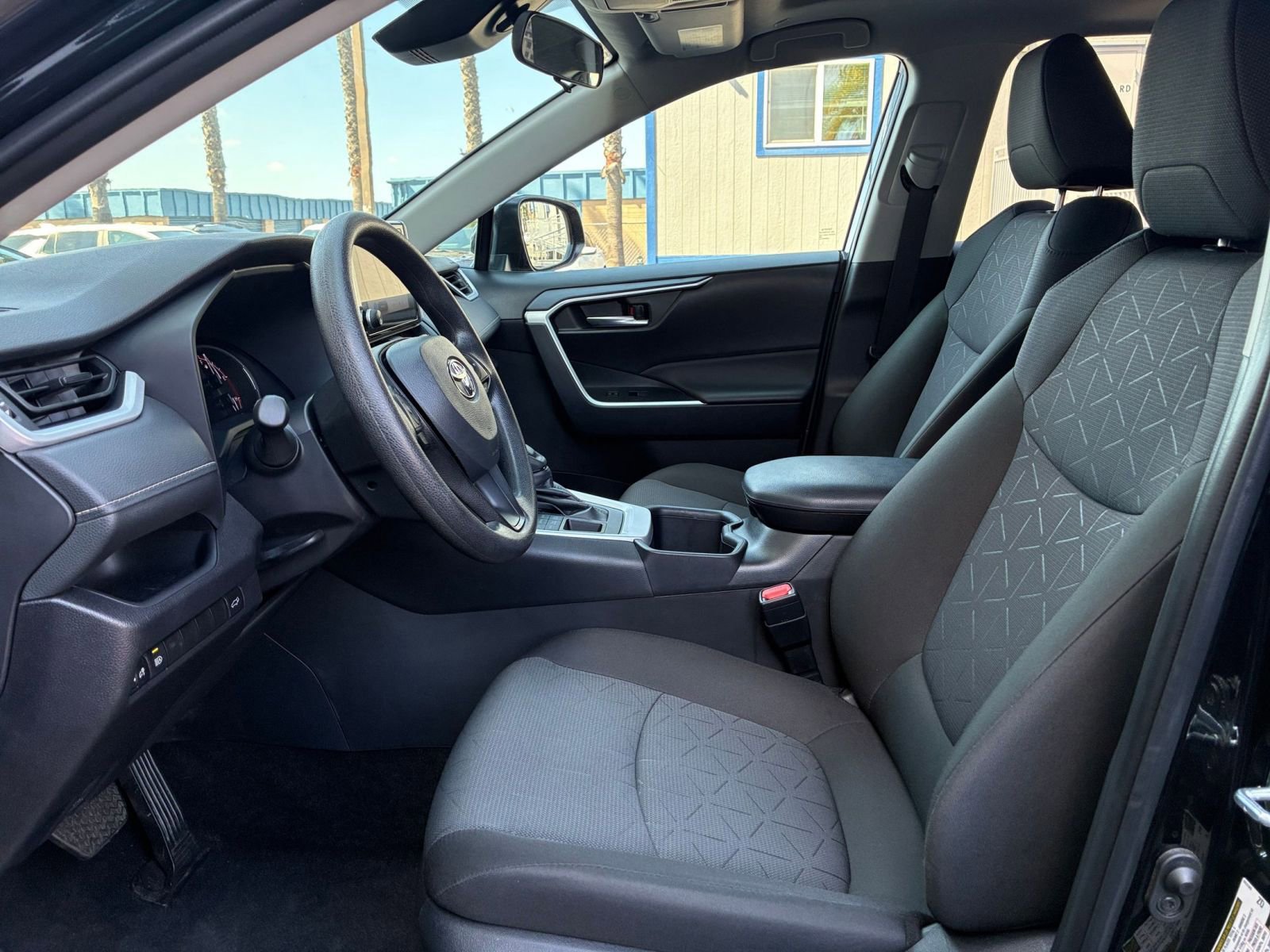 Used 2025 Toyota RAV4 XLE w/ Convenience Package AWD/4WD image 28