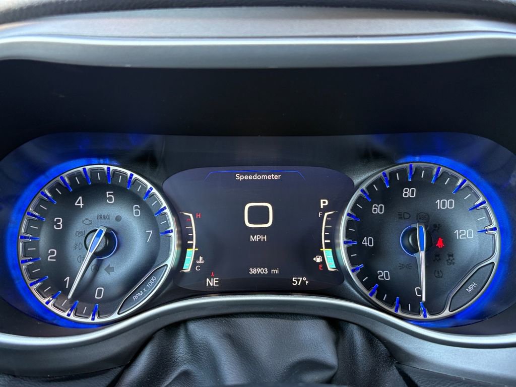 Used 2023 Chrysler Pacifica Touring-L FWD image 17