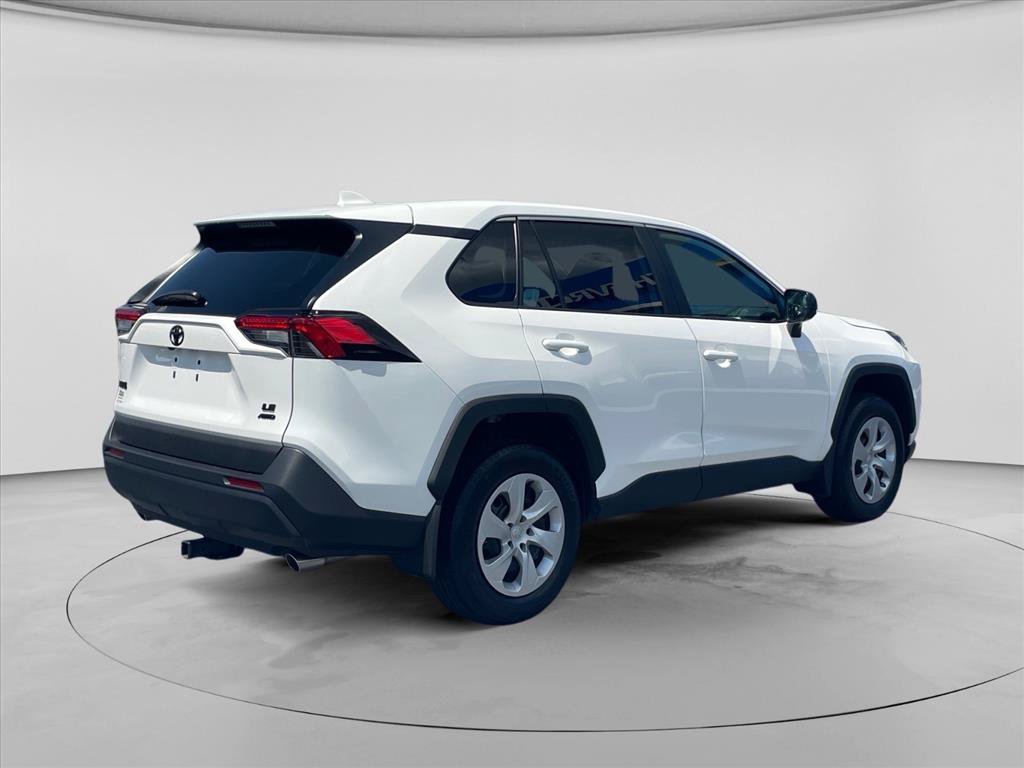 Used 2024 Toyota RAV4 LE AWD/4WD image 7