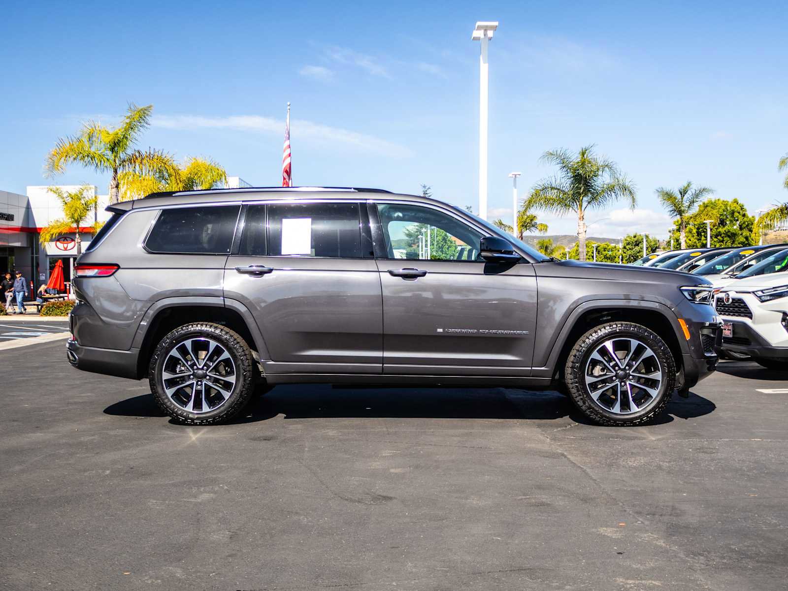 Used 2022 Jeep Grand Cherokee L Overland w/ Luxury Tech Group IV RWD image 15