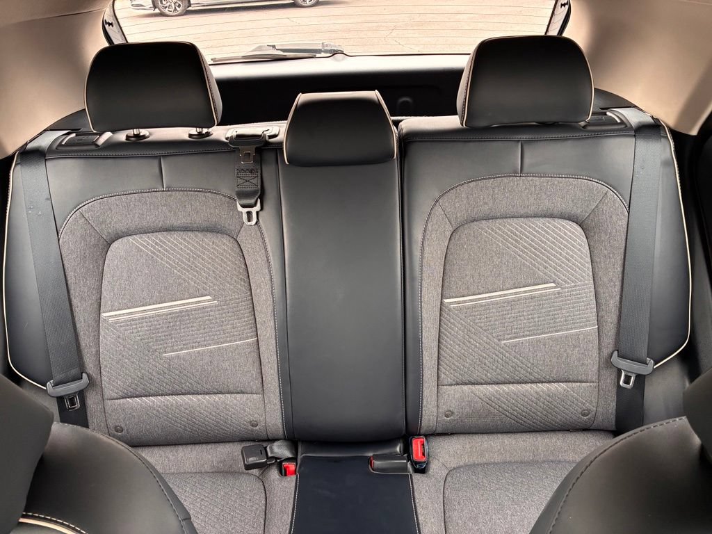 Used 2021 Hyundai Venue FWD image 15