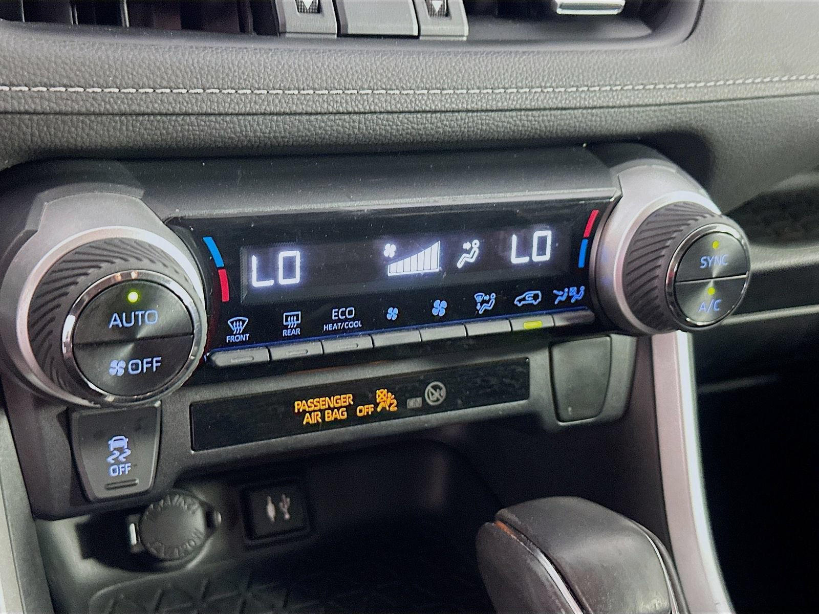 Used 2019 Toyota RAV4 XLE Premium FWD image 15