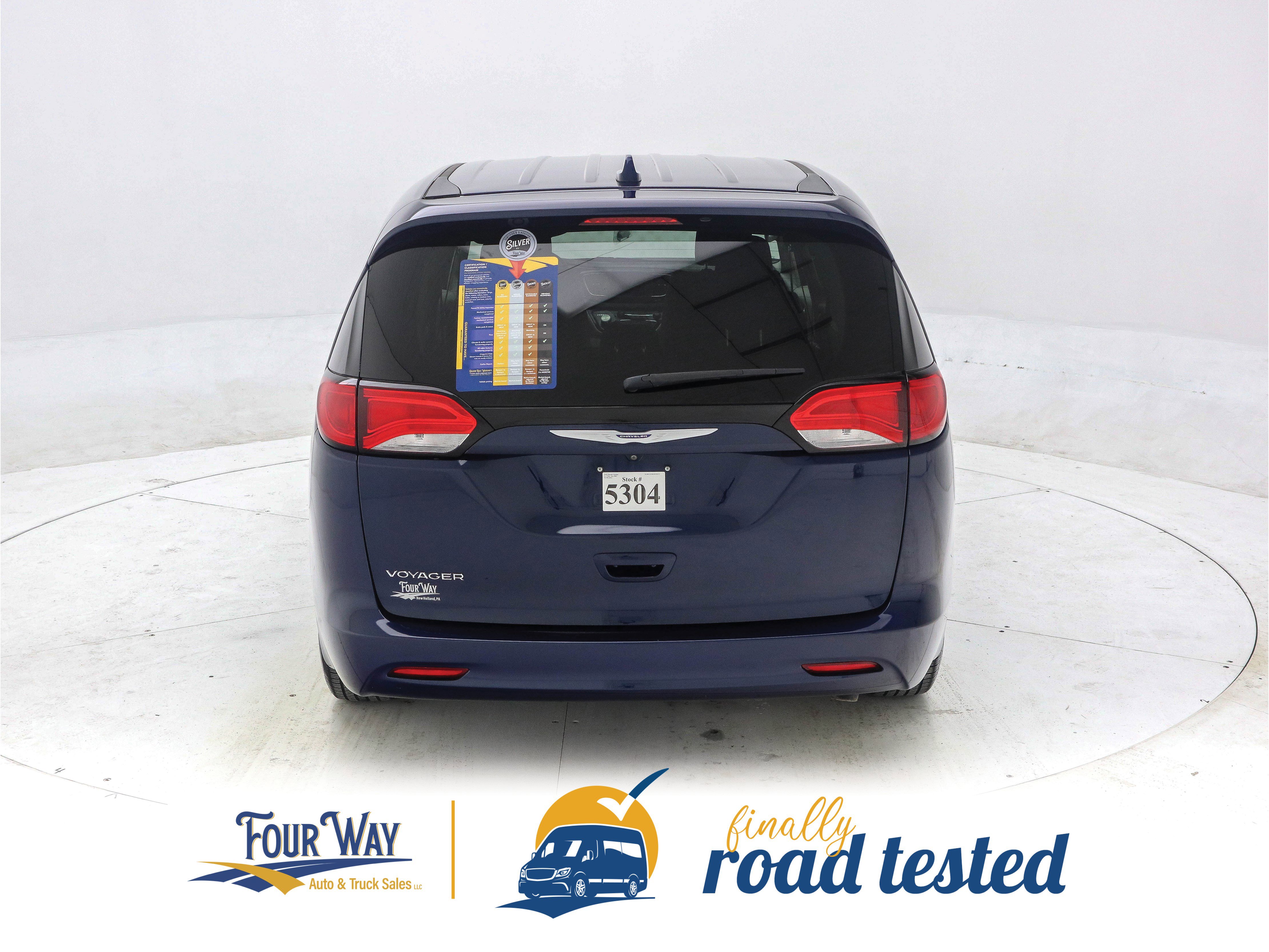 Used 2020 Chrysler Voyager LX image 5