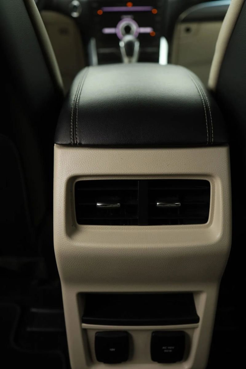 Used 2018 Ford Edge Titanium w/ Ford Safe & Smart Package image 35