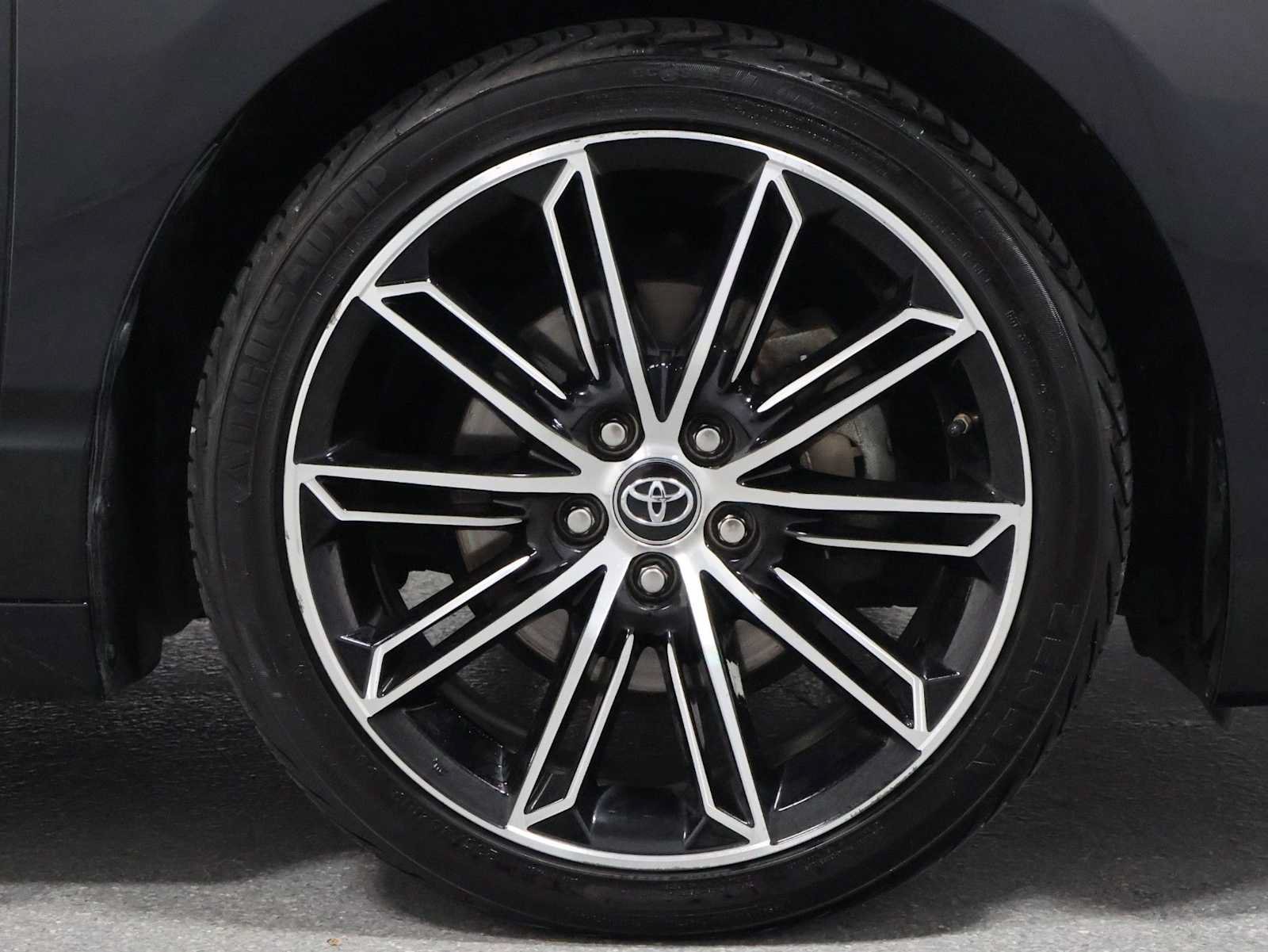 Used 2019 Toyota Avalon XSE w/ Protection Package FWD image 12