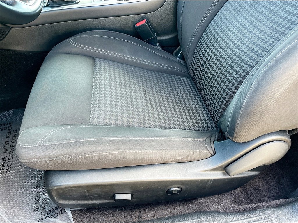 Used 2018 Dodge Challenger SXT w/ Blacktop Package image 18