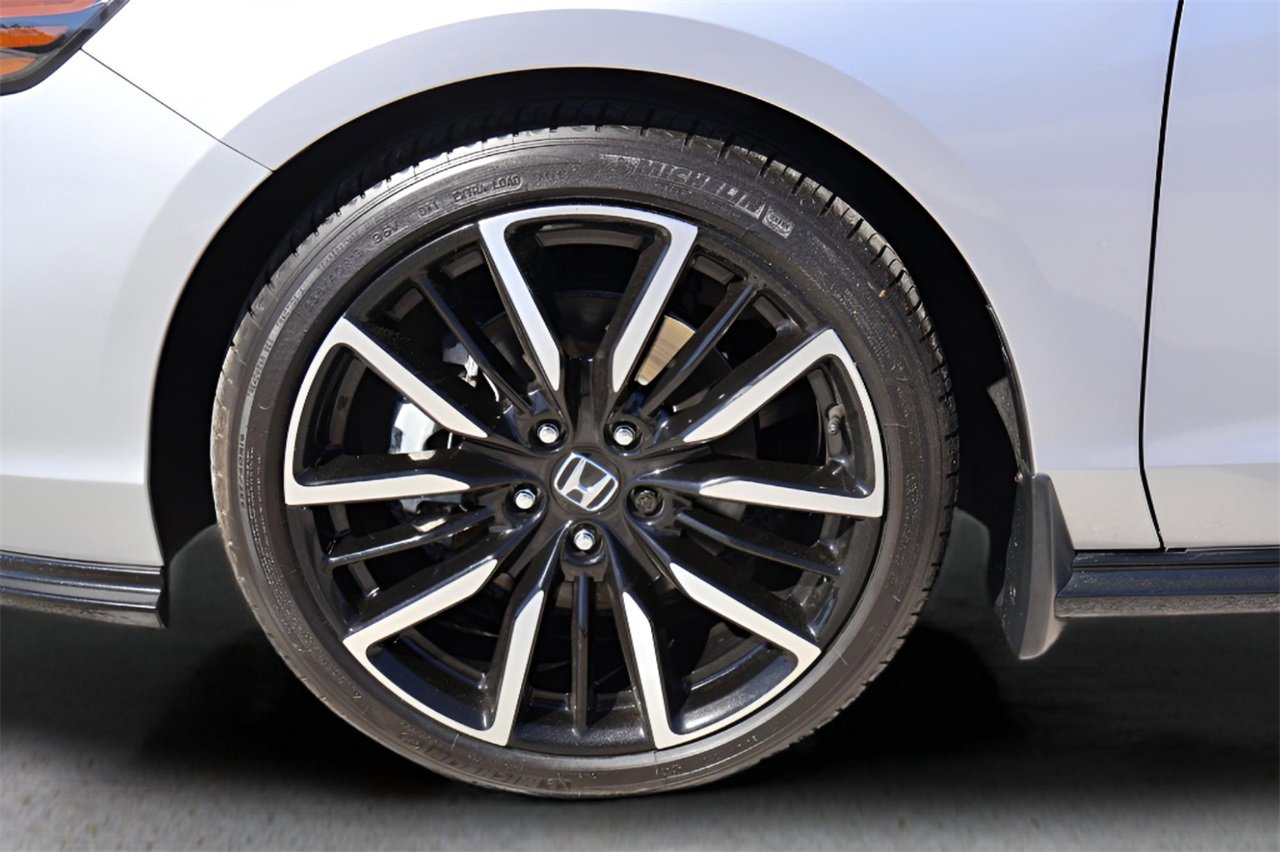 Used 2024 Honda Accord Touring image 9