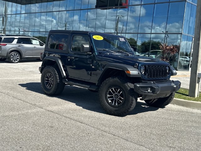 Used 2025 Jeep Wrangler Sport AWD/4WD image 2
