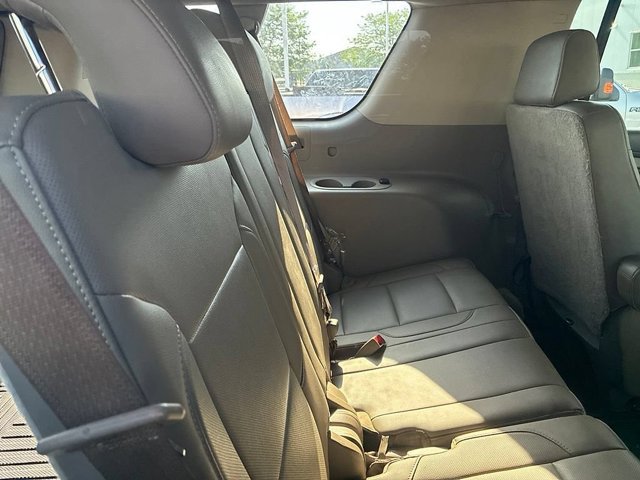 Used 2015 Chevrolet Suburban LTZ AWD/4WD image 12
