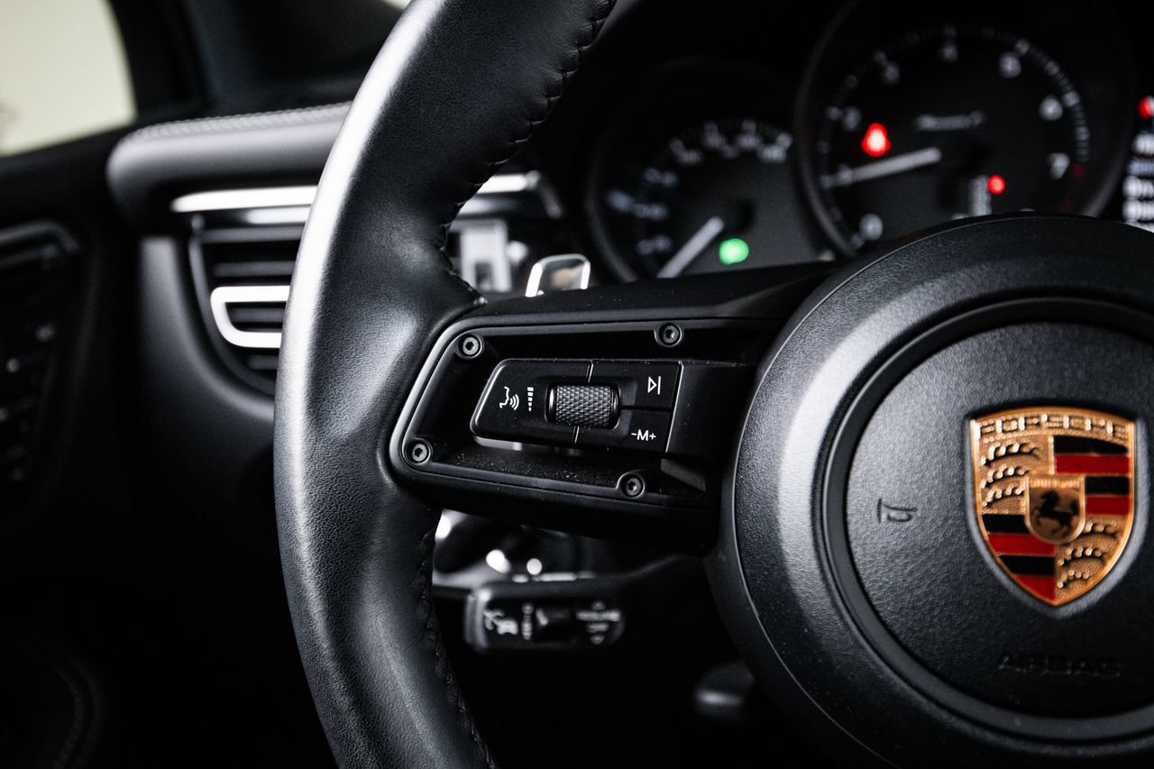 Certified 2023 Porsche Macan Turbo AWD/4WD image 17