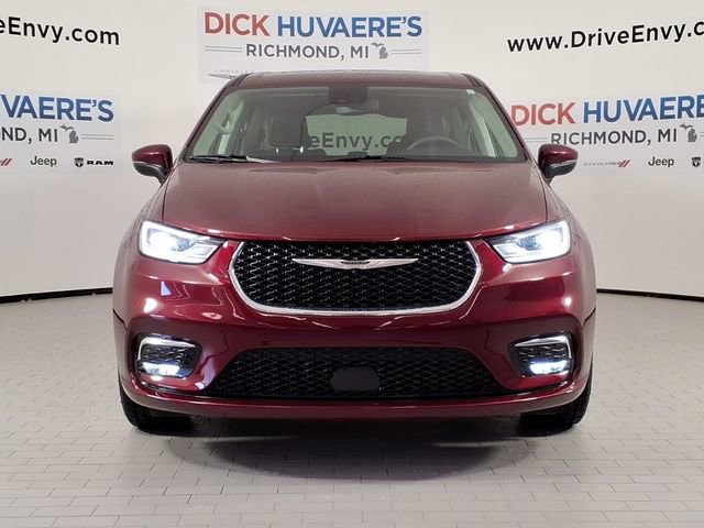 Used 2023 Chrysler Pacifica Touring-L image 2