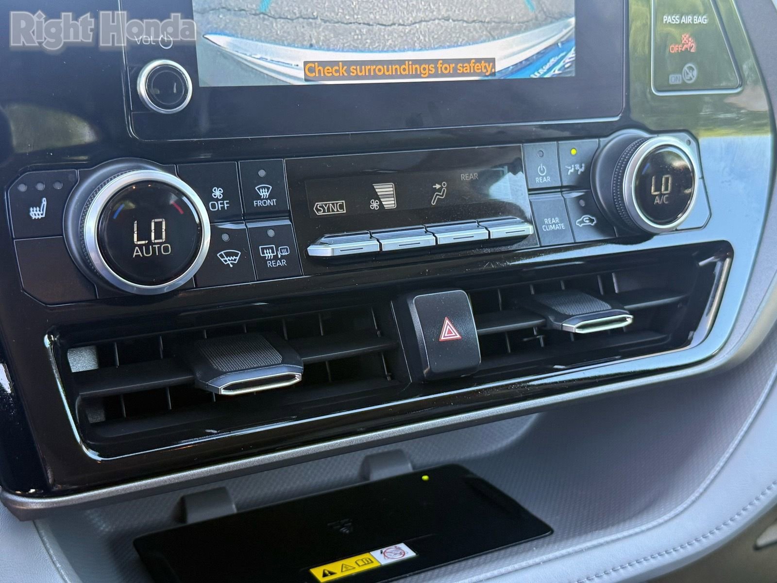 Used 2023 Toyota Highlander XLE image 23