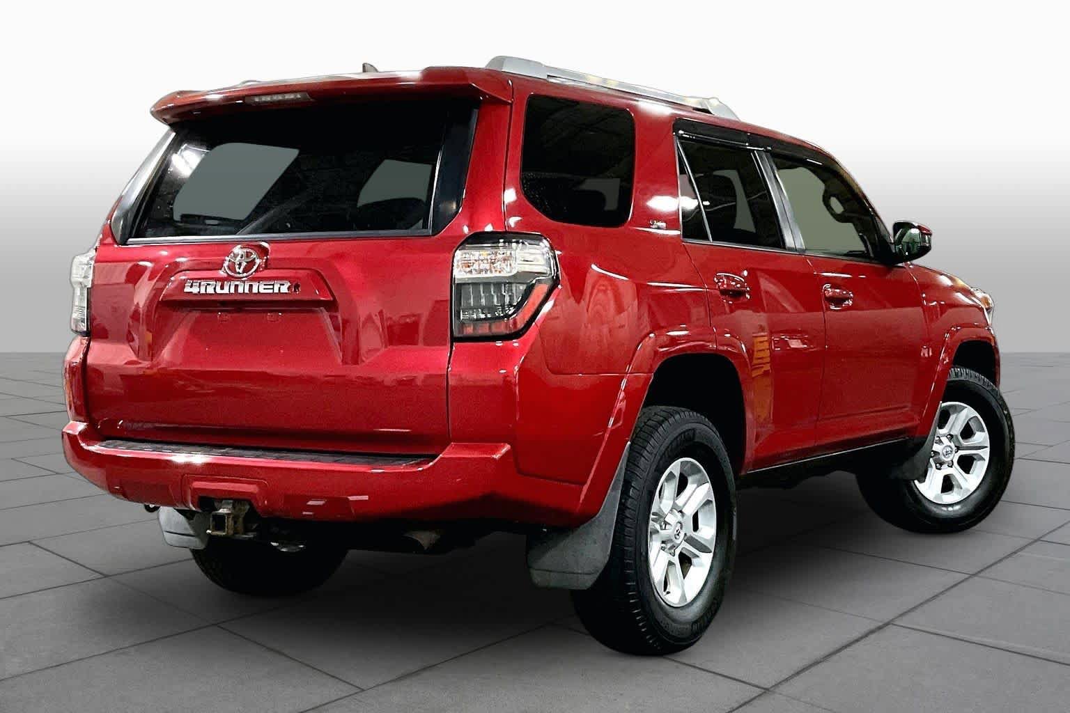 Used 2017 Toyota 4Runner SR5 AWD/4WD image 13