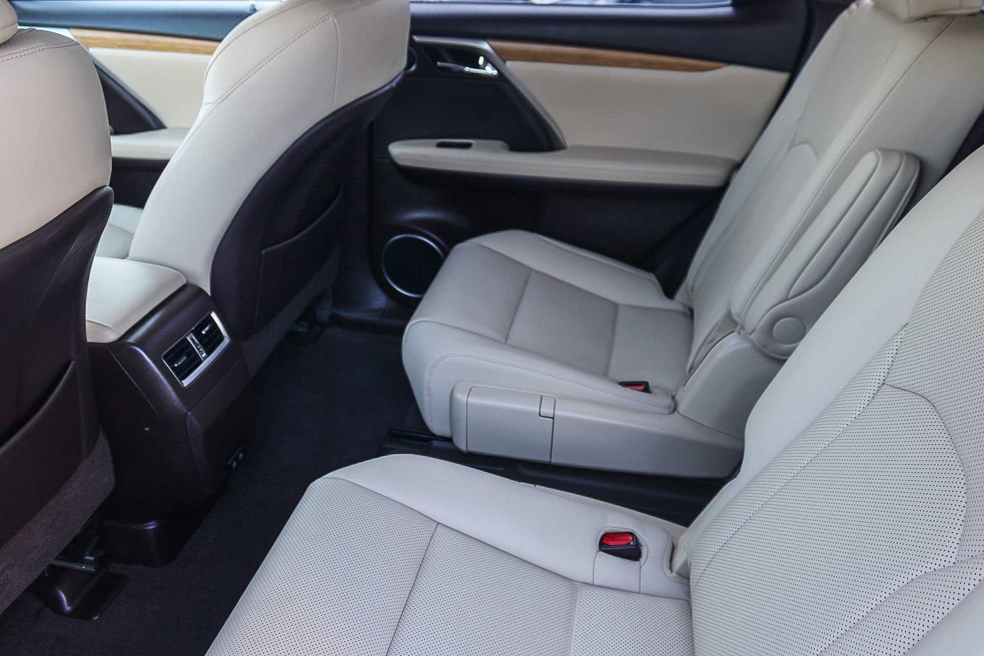 Used 2020 Lexus RX 450hL AWD w/ Premium Package image 19