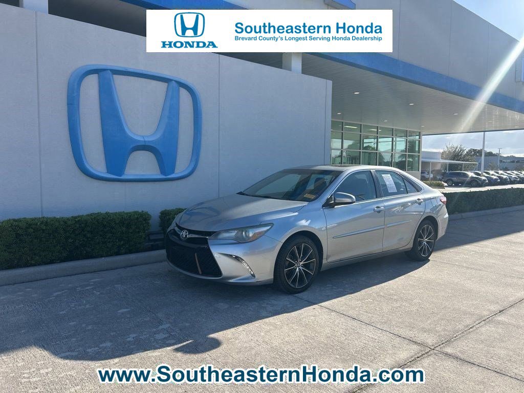 Used 2015 Toyota Camry XSE image 1