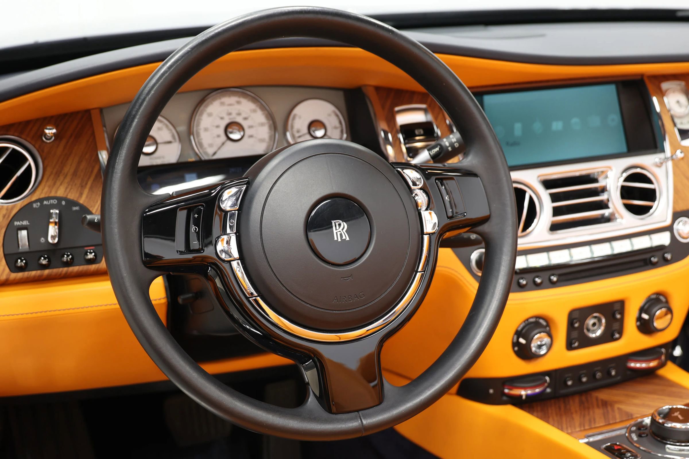 Used 2016 Rolls-Royce Dawn image 22