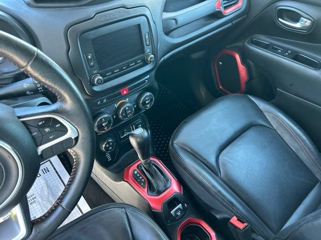 Used 2017 Jeep Renegade Trailhawk w/ Premium Trailhawk Package AWD/4WD image 20