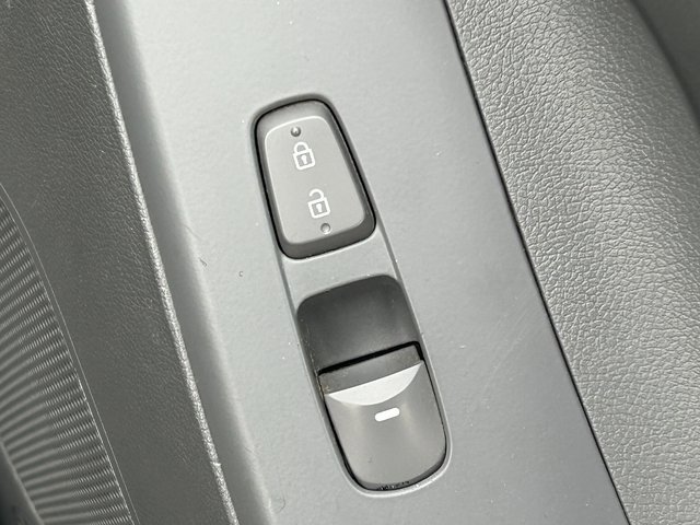 Used 2013 Hyundai Elantra GLS image 28