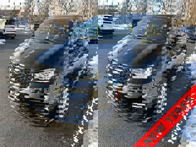 Certified 2024 Chrysler Pacifica Touring-L image 4