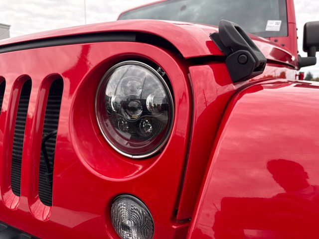 Used 2014 Jeep Wrangler Unlimited Sahara w/ Connectivity Group AWD/4WD image 7