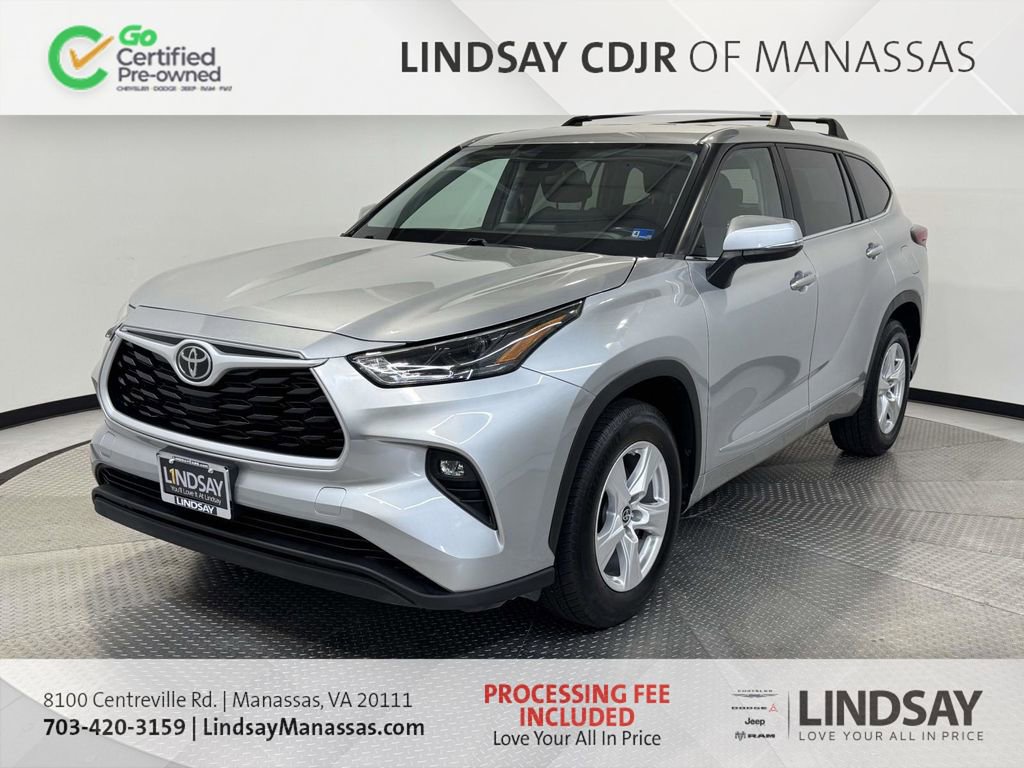 Used 2023 Toyota Highlander LE FWD image 4