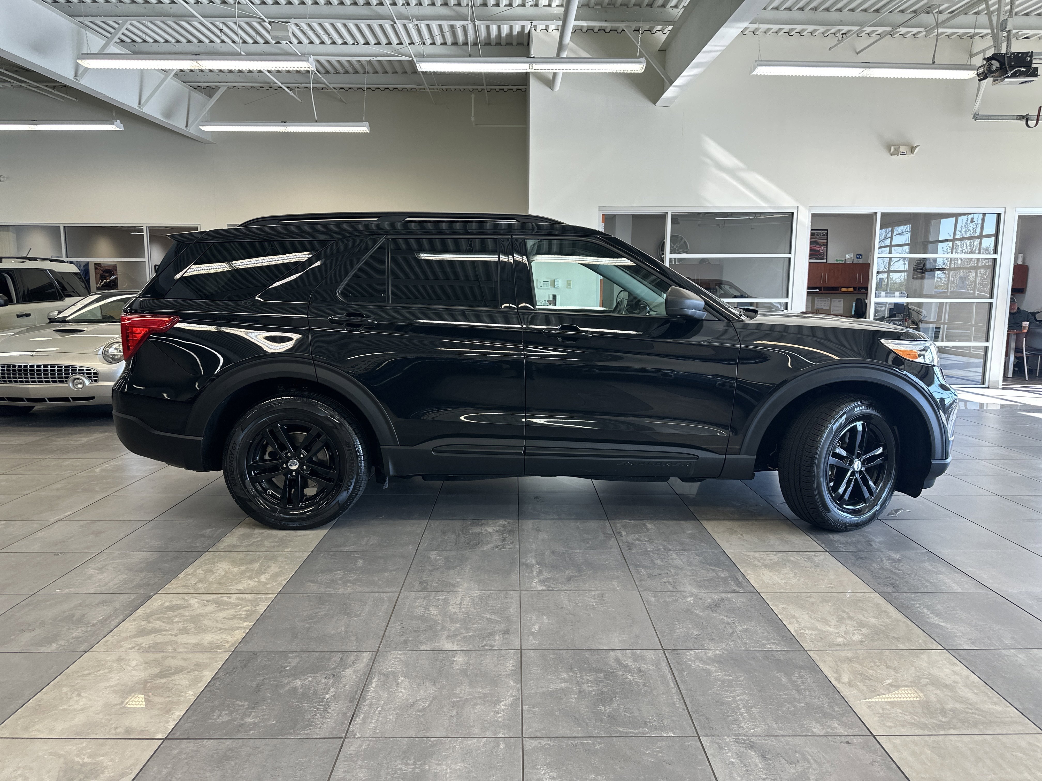 Used 2020 Ford Explorer XLT image 12