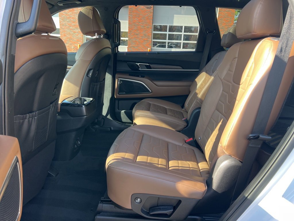 Certified 2022 Kia Telluride SX w/ SX Prestige Package image 24