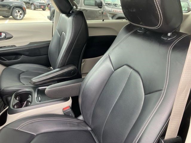 Used 2023 Chrysler Pacifica Touring-L AWD/4WD image 12