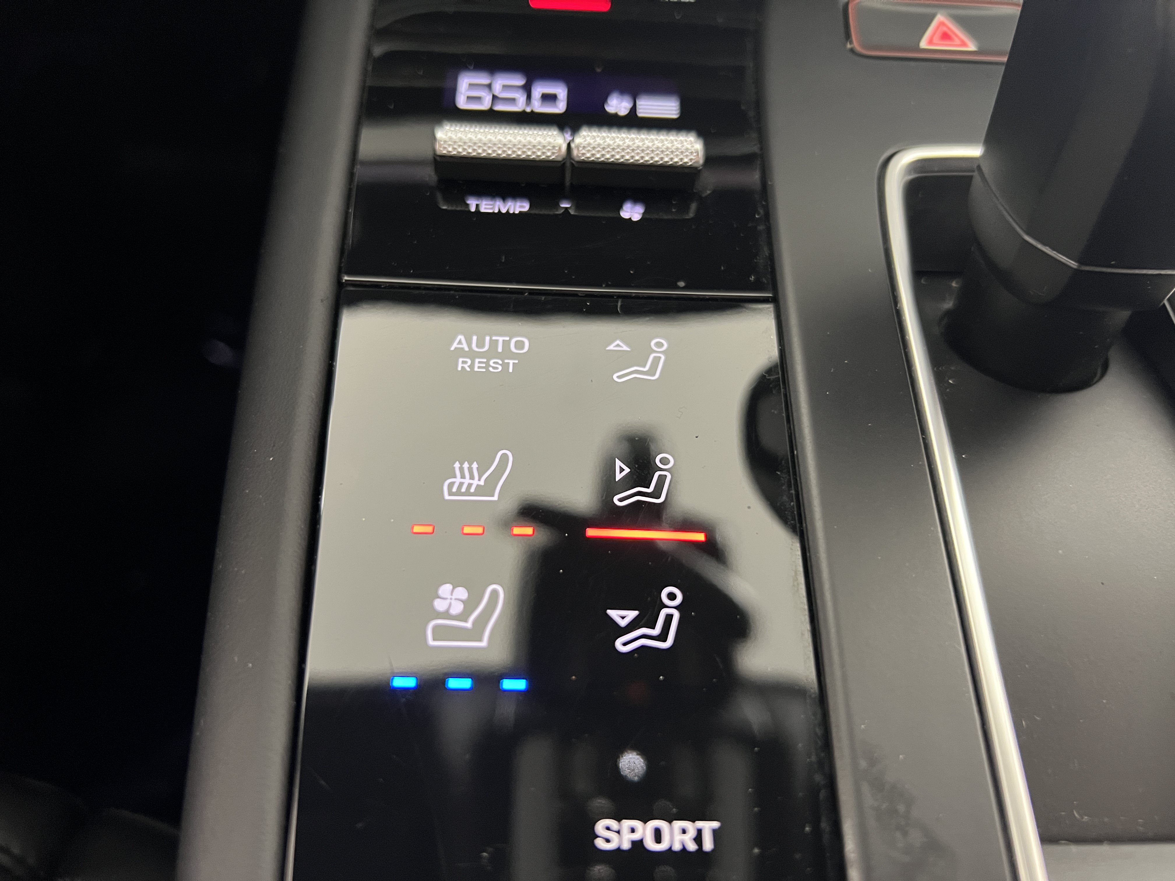 Certified 2024 Porsche Macan AWD/4WD image 23