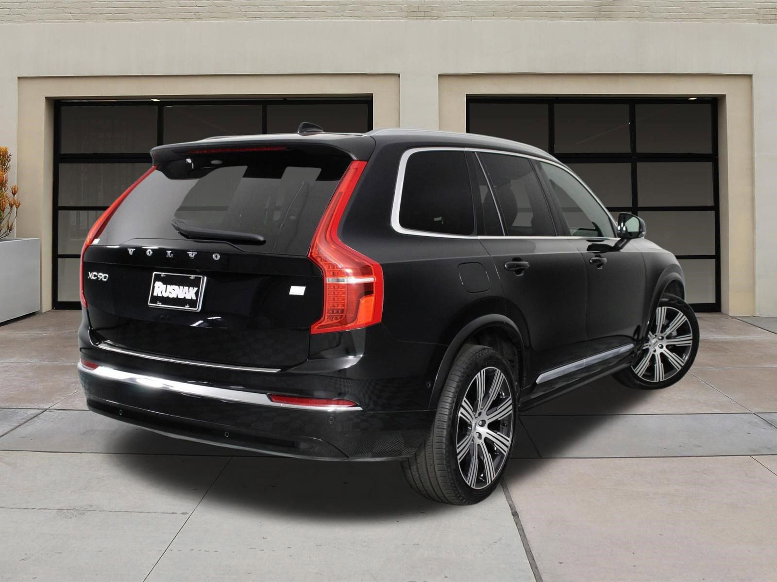 Certified 2024 Volvo XC90 T8 Plus w/ Protection Package Premier AWD/4WD image 4
