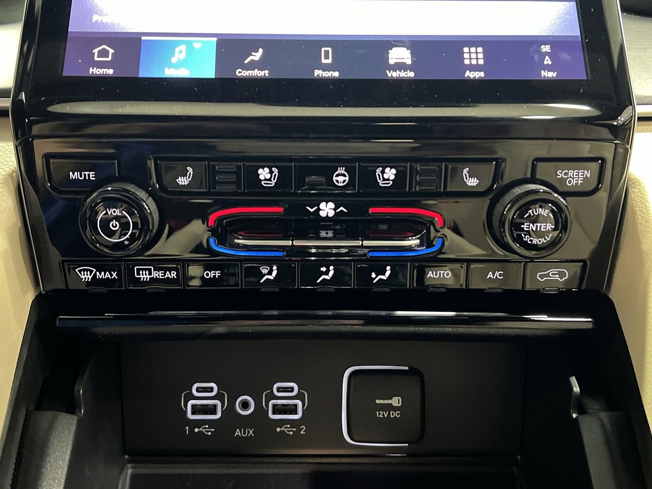 New 2025 Jeep Grand Cherokee Limited w/ Luxury Tech Group II image 7