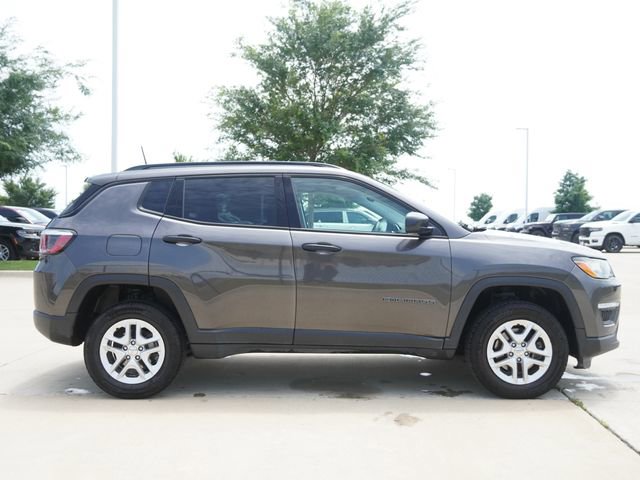 Used 2017 Jeep Compass Sport w/ Cold Weather Group AWD/4WD image 10