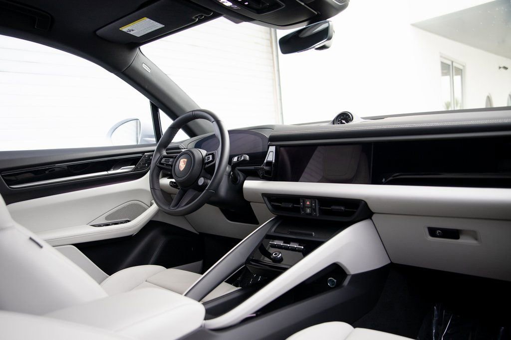 Certified 2025 Porsche Macan Electric RWD image 29