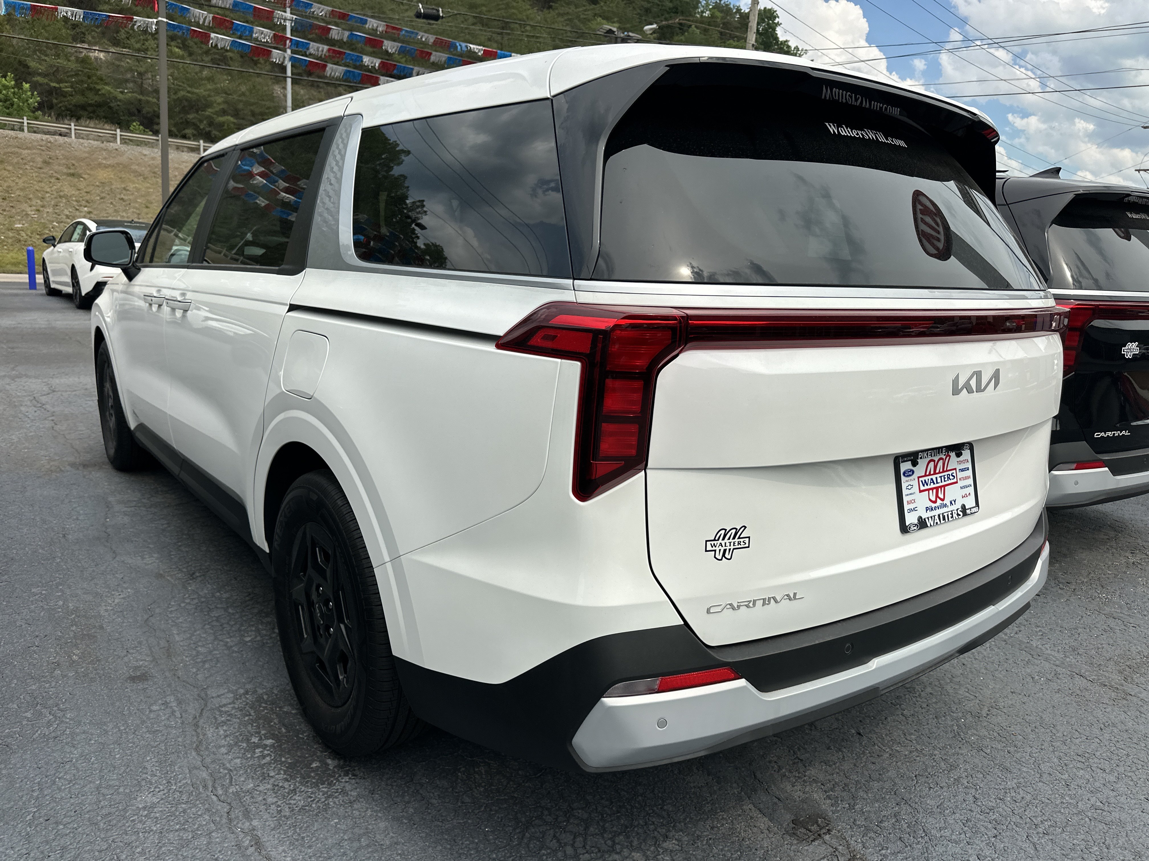 New 2026 Kia Carnival LX FWD image 4