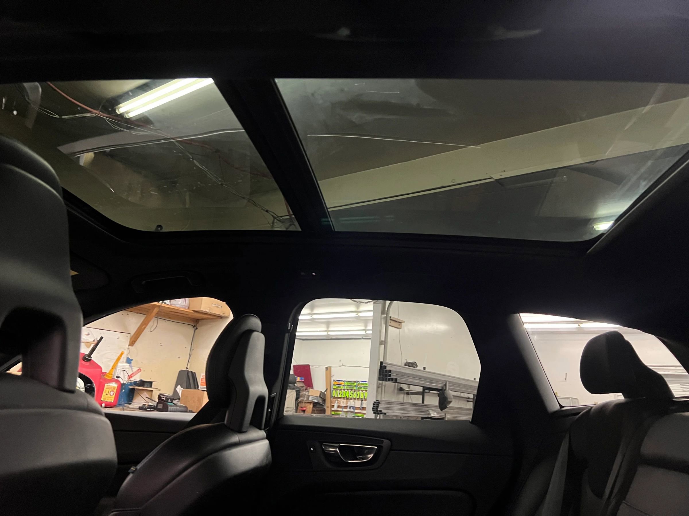 Used 2018 Volvo XC60 T6 Momentum w/ Convenience Package image 15