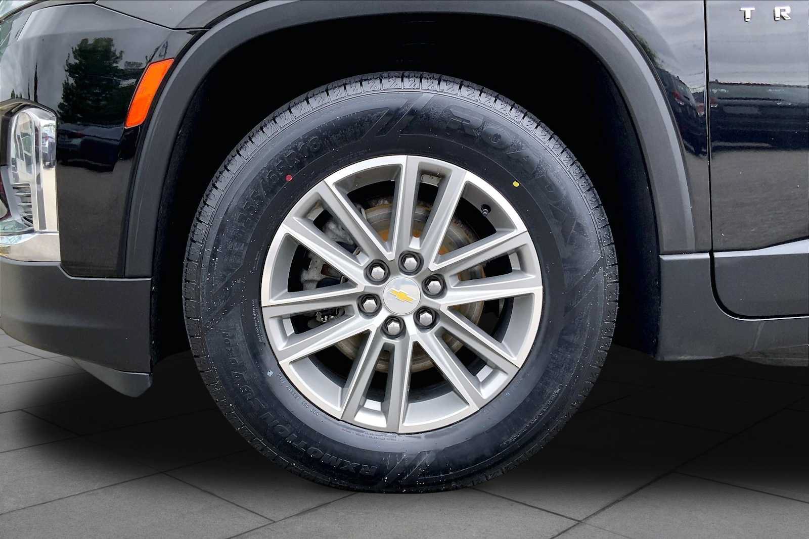Used 2023 Chevrolet Traverse LT AWD/4WD image 11