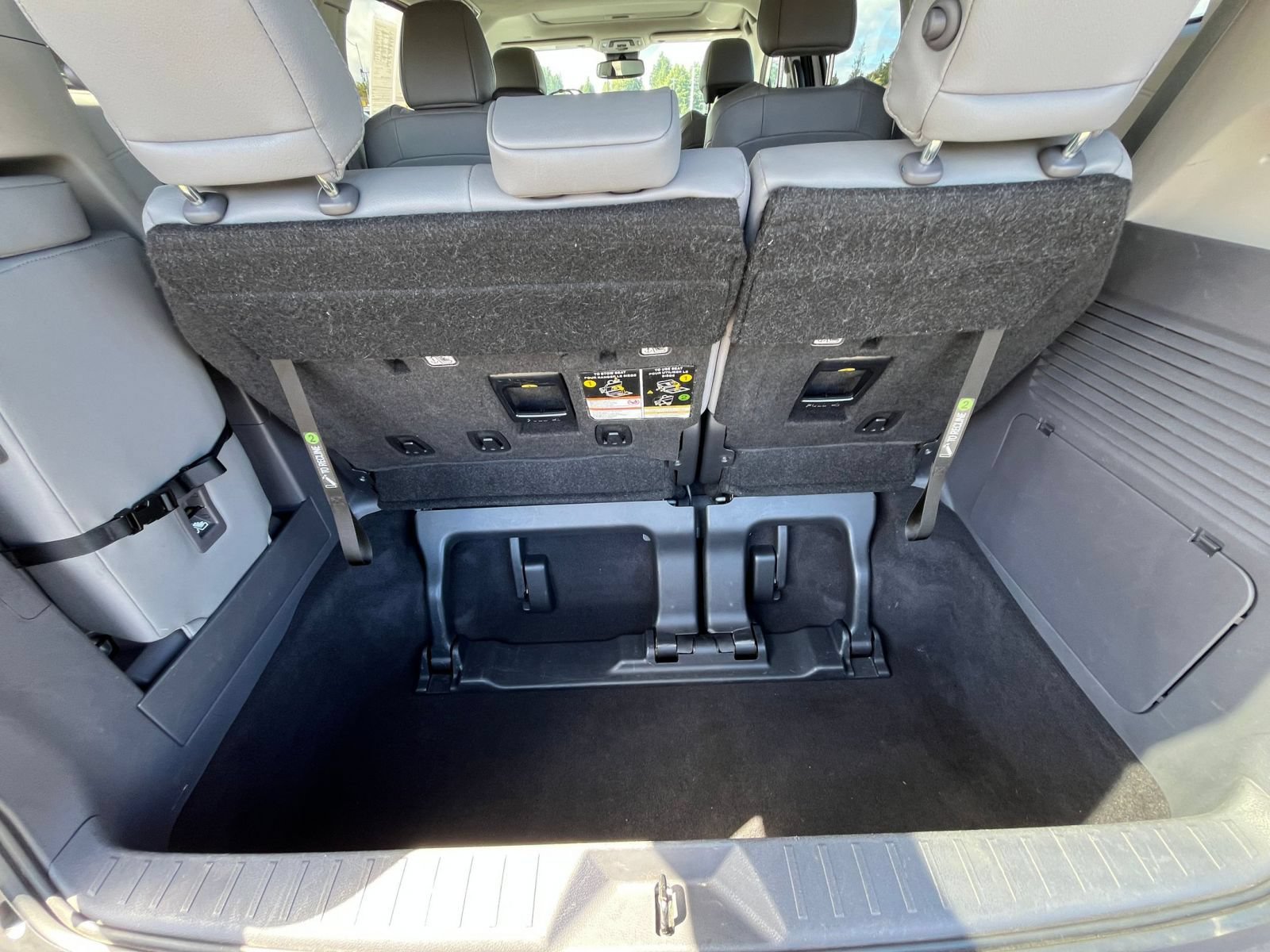 Used 2023 Toyota Sienna XLE FWD image 29