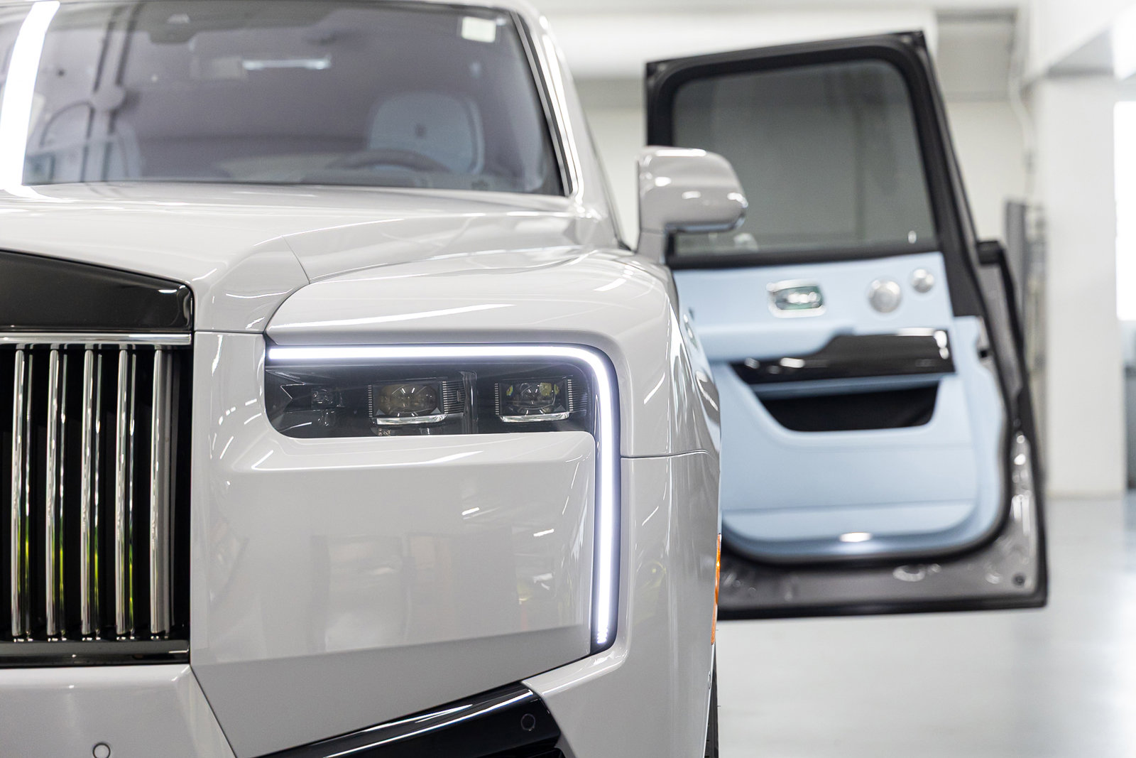 New 2026 Rolls-Royce Cullinan Black Badge image 29