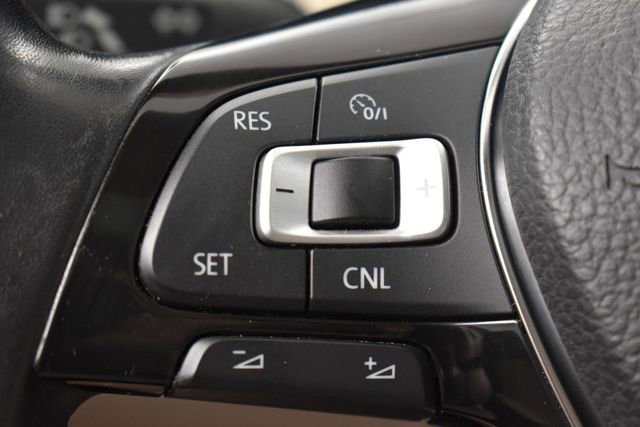 Used 2017 Volkswagen Jetta SE FWD image 25