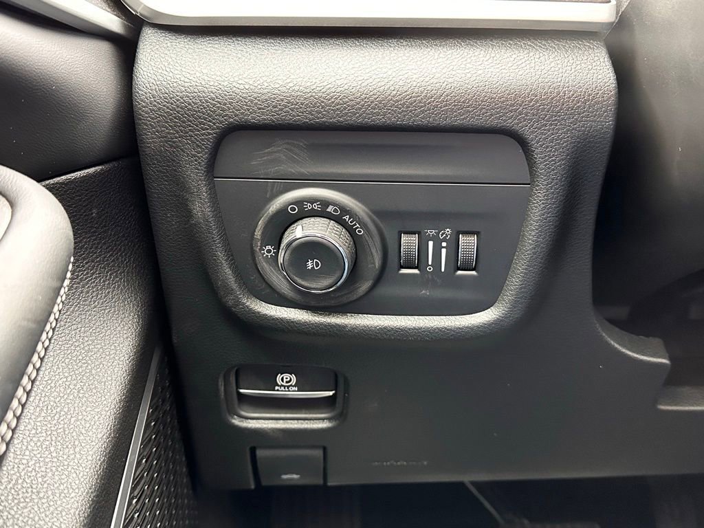 New 2026 Jeep Grand Cherokee L Limited w/ Limited Altitude Package AWD/4WD image 31