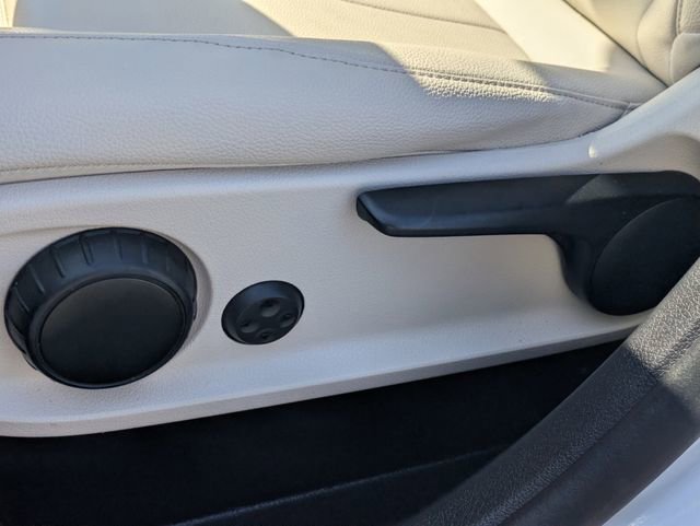 Used 2022 Mercedes-Benz GLB 250 w/ Premium Package Lite image 22