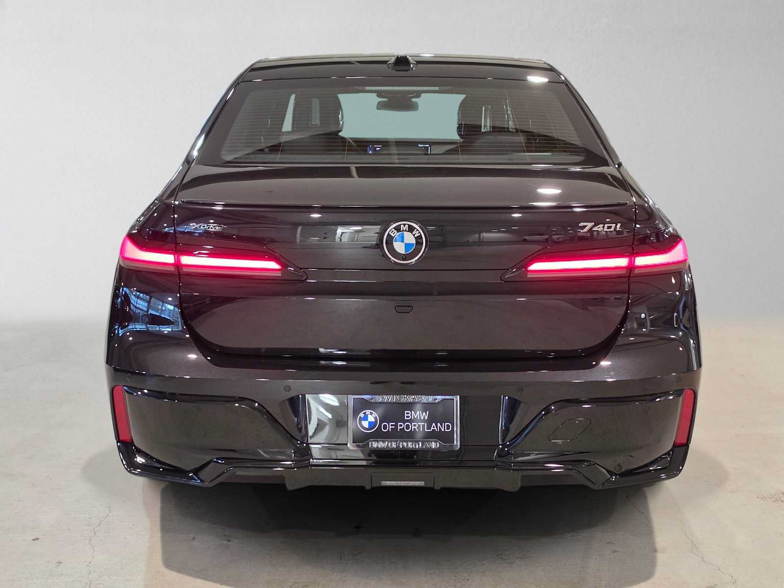 Used 2026 BMW 740i xDrive w/ Executive Package AWD/4WD image 4