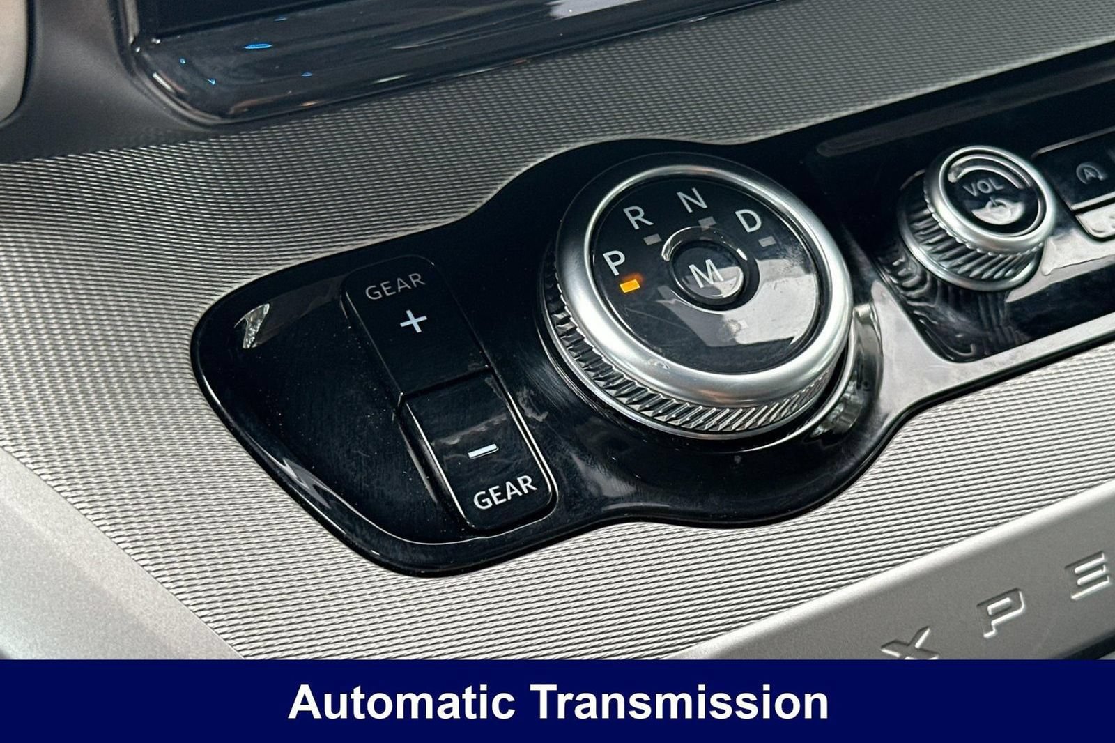 Used 2025 Ford Expedition Active AWD/4WD image 30