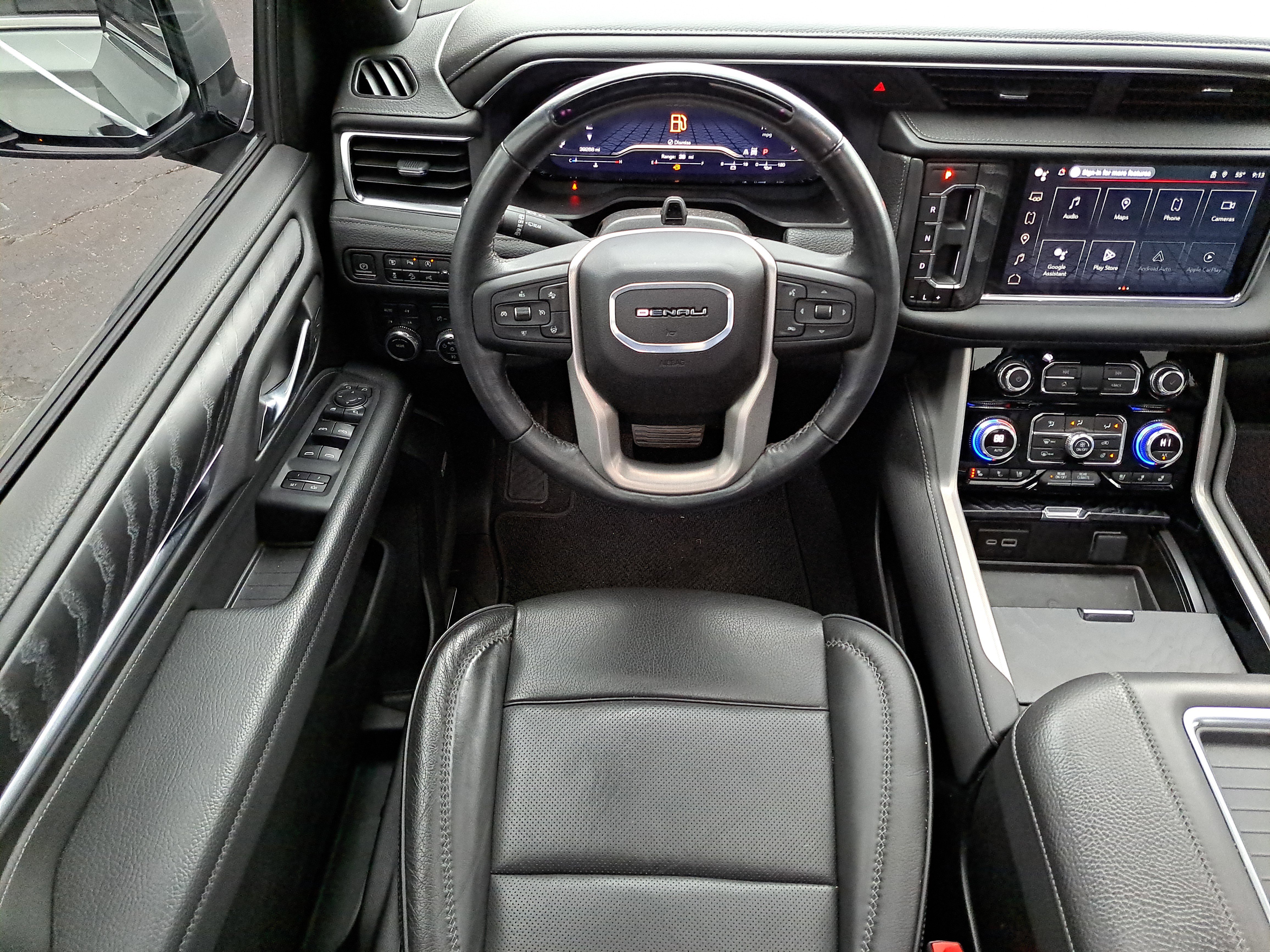 Used 2024 GMC Yukon Denali w/ Advanced Technology Package image 9