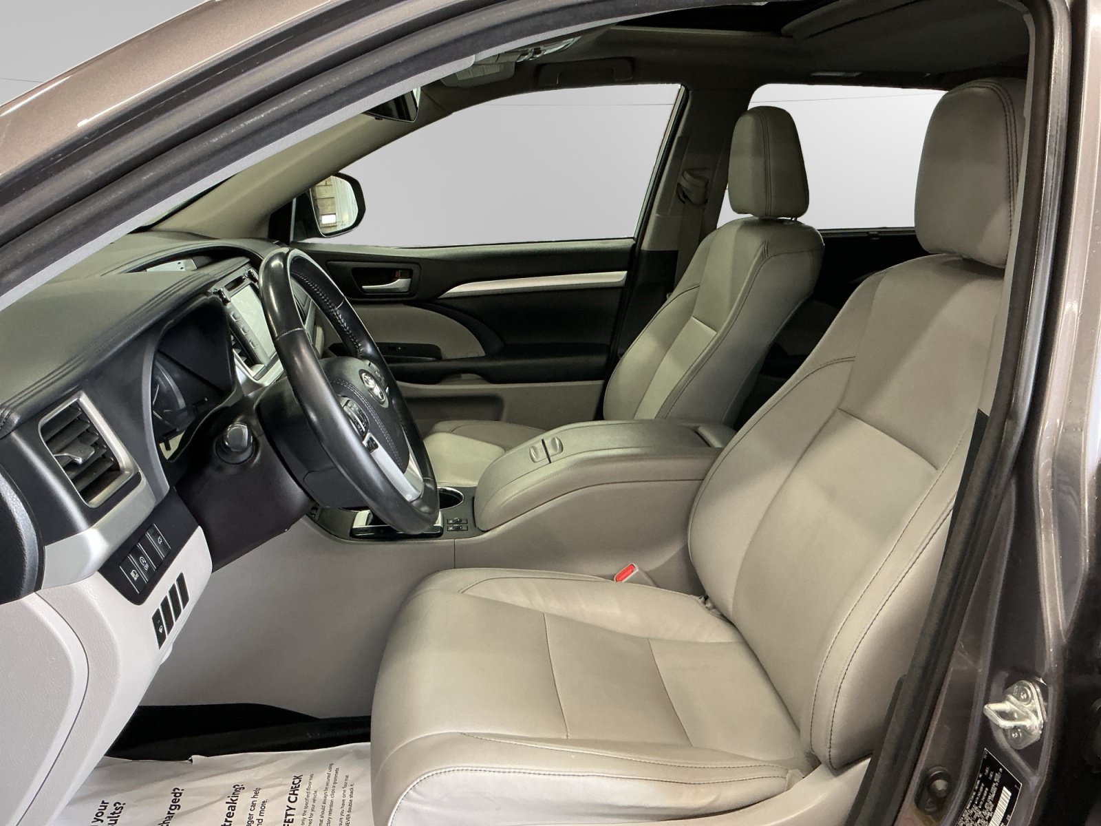 Used 2018 Toyota Highlander XLE AWD/4WD image 9