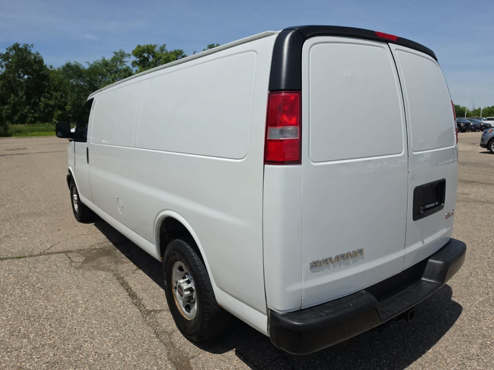 Used 2017 GMC Savana 3500 Extended RWD image 11