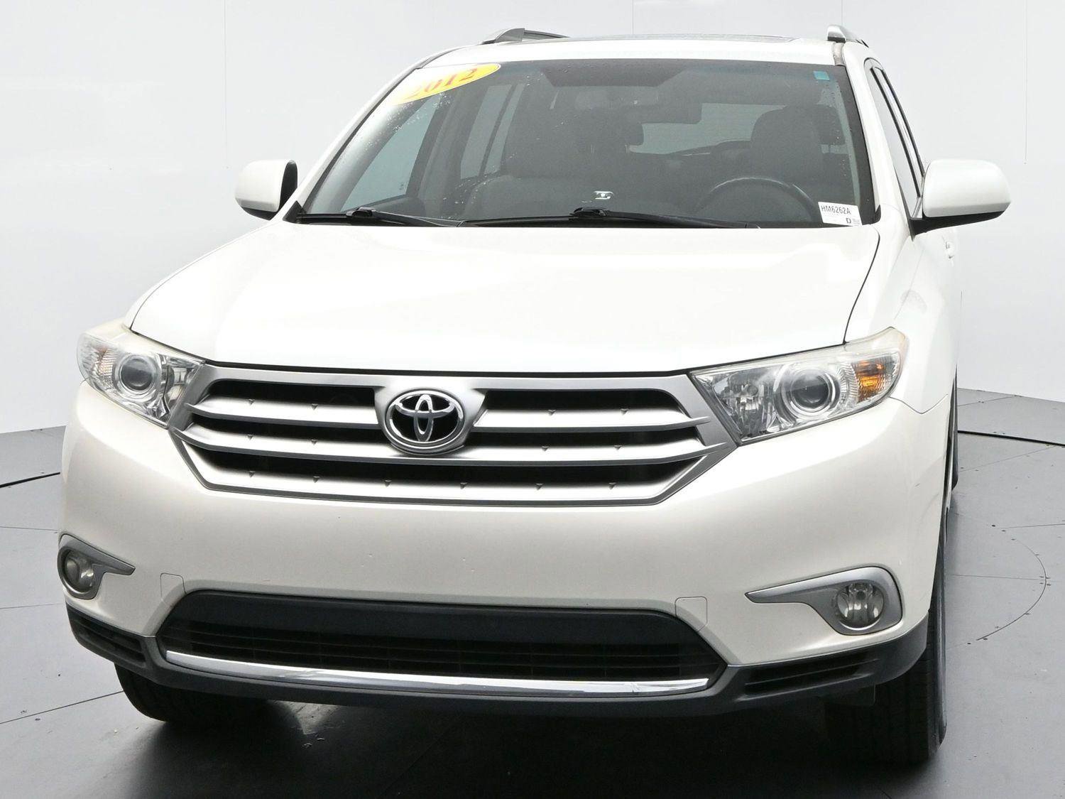Used 2012 Toyota Highlander SE w/ Tow Pkg FWD image 2